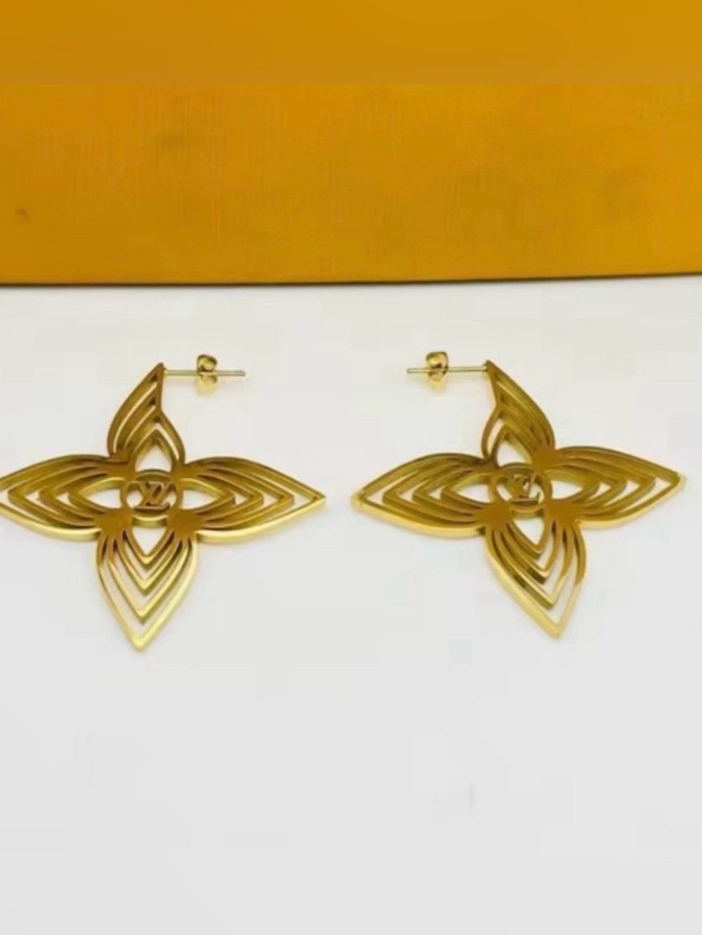 Gold Tone Floral Inspired
Statement Earrings Luxury Style